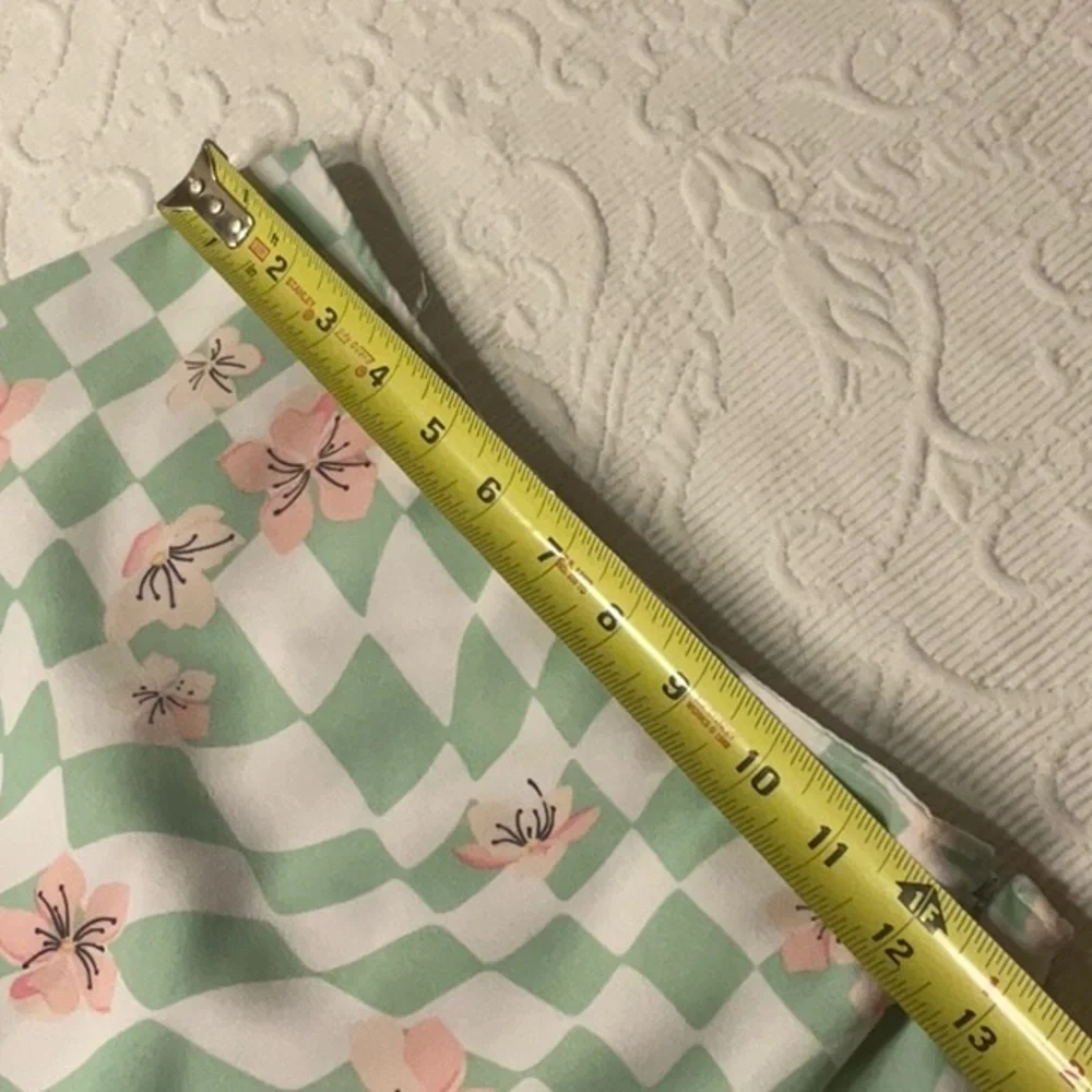 Hollister Green and Pink Floral Skirt. Small. Lined. Side zip.